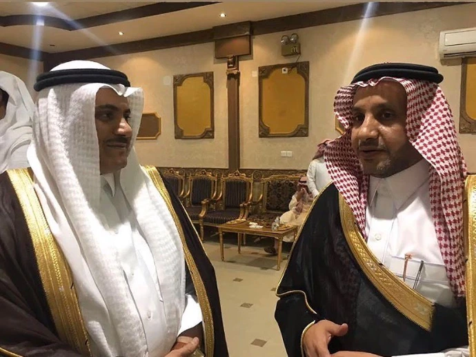 صورة تجمع كلاًّ من الشيخ ماجد بن بندر الدويش والشيخ عبدالرحمن بن عبدالعزيز بن سلطان