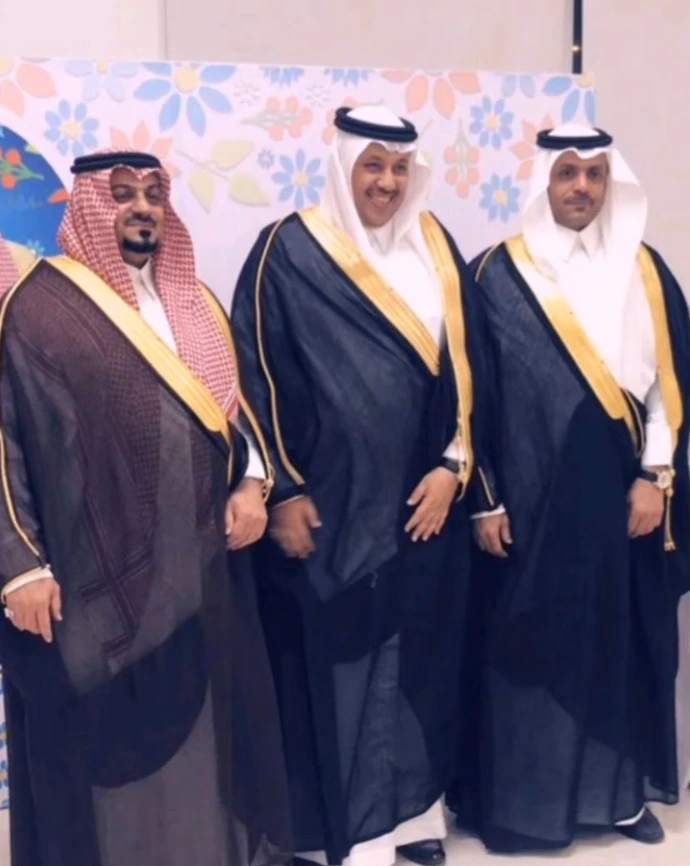 صورة تجمع كل من الشيخ فاطم بن طلق بن مجلاء والشيخ ناصر بن سلطان السور والشيخ محمد بن سلطان السور